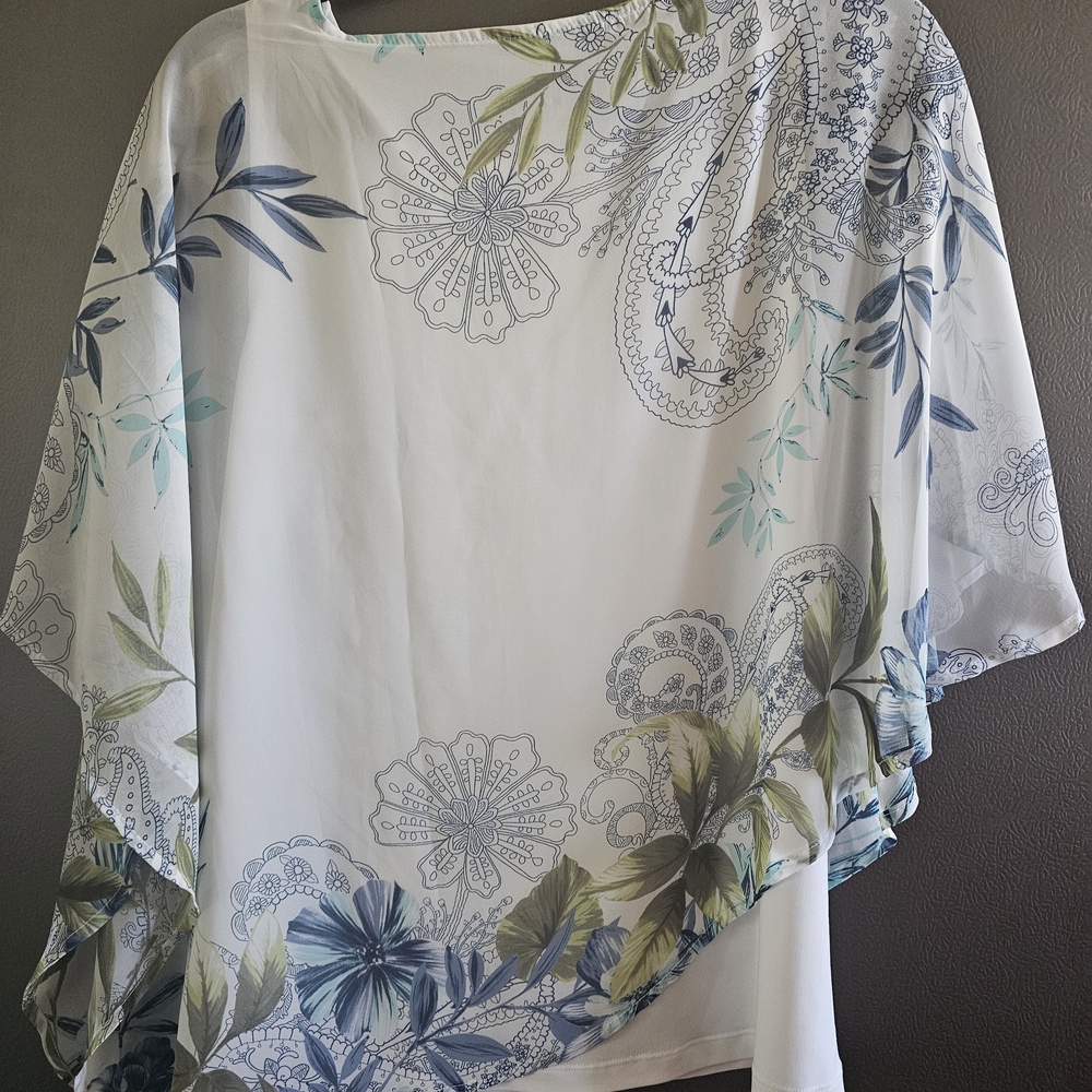 Chic Floral Women's Blouse in White and Blue